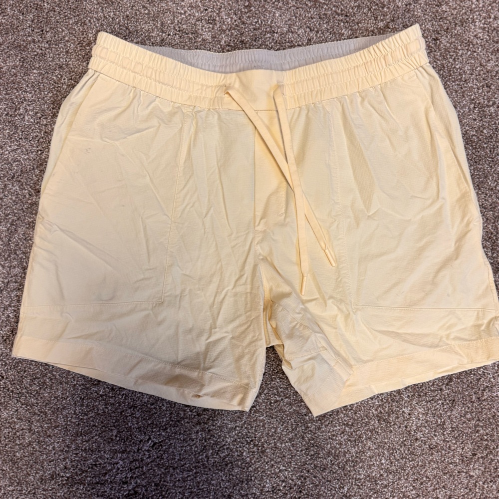 lululemon athletica Men's Light Yellow Hybrid Shorts